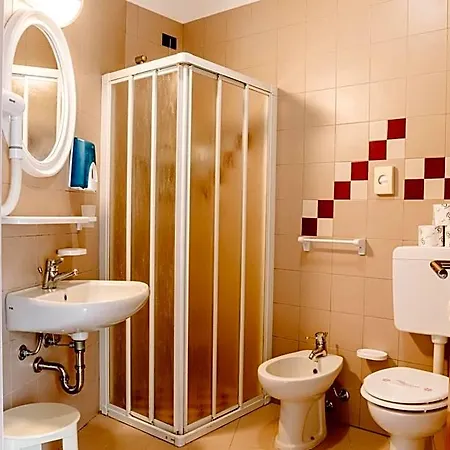 Отель Claudia 3*